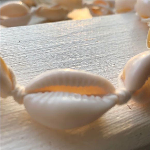 shell necklace - Picture 2 of 3